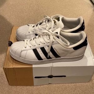 Men’s Adidas superstar sneaker